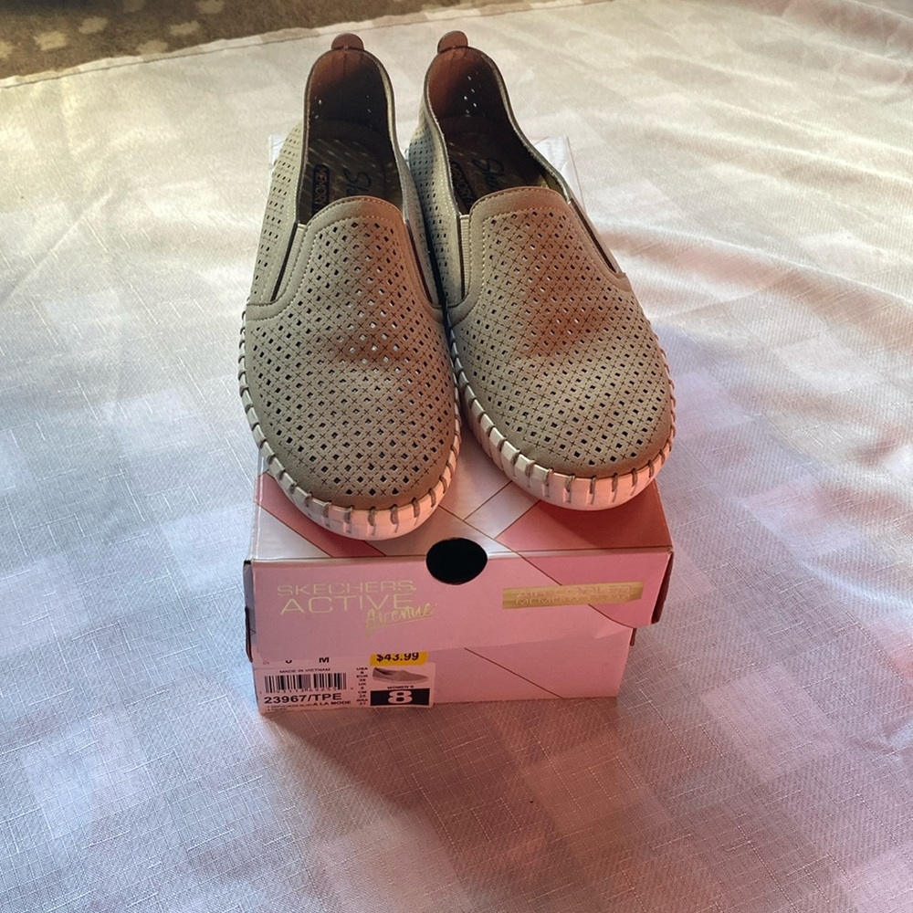 Sketchers active avenue shoes